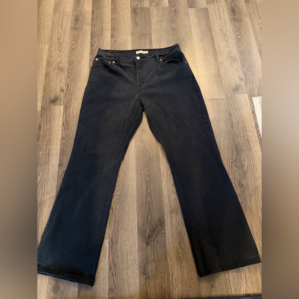 Levi's Women's Black Bootcut Relaxed Fit 550 Jeans